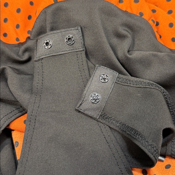 Haute Monde NWT Orange and Black Polka Dot Short Sleeve Surplice Blouse Bodysuit - Picture 12 of 12